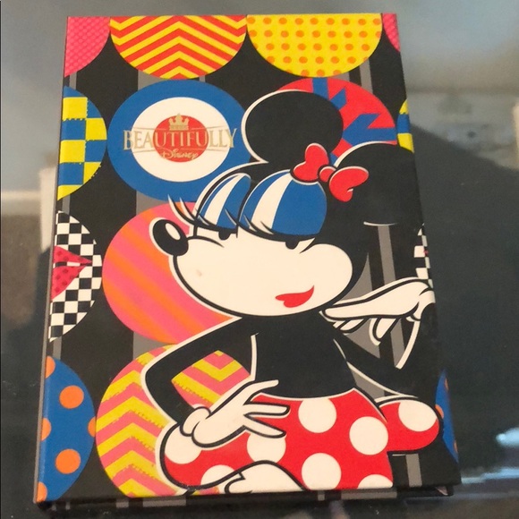 Beautifully Disney eyeshadow palette Minnie Mouse - Picture 1 of 3